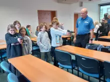 Přednáška s exkurzí pro školáky z Příkaz | © Městská policie Olomouc