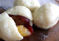 Yeast and curd dumplings with fruit stuffing