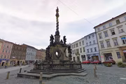 Pokusy o prolézání otvoru v Mariánském sloupu nekončí