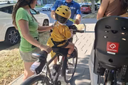 Strážníci kontrolovali používání přileb u cyklistů mladších osmnácti let