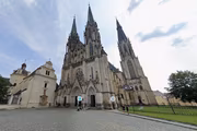 Polonahý muž děsil věřící