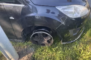 Kus cesty jel po ráfku, přestože už neměl vůbec řídit