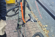 Do tramvaje se chtěl dostat s jízdním kolem, řidička zakročila