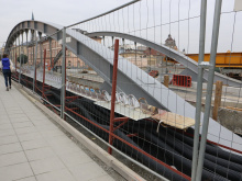V říjnu se odehraje vysouvání druhé poloviny nového mostu nad řeku Moravu | Foto: Blanka Martinovská