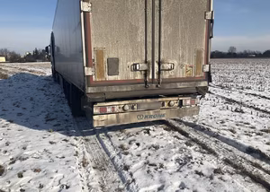 Kamioňáka zradila navigace, skončil na cyklostezce | © Městská policie Olomouc