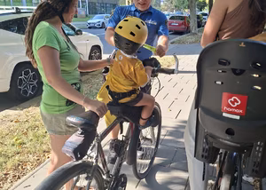 Strážníci kontrolovali používání přileb u cyklistů mladších osmnácti let | © Městská policie Olomouc