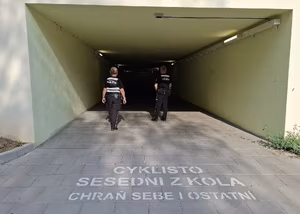 Podchod slouží chodců, cyklisto sesedni z kola | © Městská policie Olomouc