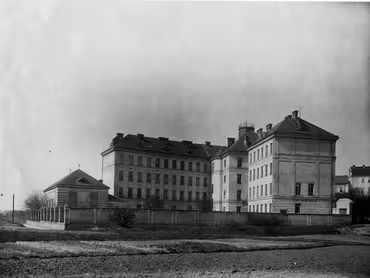 Budova české reálky v Olomouci, dobová fotografie. Rodinný archiv Evy Poláčkové.