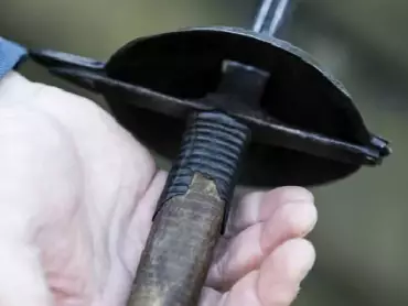 Při propuštění z internace v Olomouci věnoval generál Gilbert Lafayette svůj cvičný kord a svoje mapy olomouckému poštmistru Pavlu Batkovi (psán též Patka či Batke), svobodnému zednáři, jenž zprostředkoval vězněným Francouzům tajnou korespondenci. Paul Batka kord odkázal svému synovi Janu B. Batkovi, pražskému výrobci chemických přístrojů a chemikálií. Kord pak putoval k manželovi jeho dcery Henrietty (1835–1911), profesoru Českého vysokého učení technického v Praze Janu Baptistovi Lamblovi (1826–1909), poté byla jeho držitelkou Jarmila Čápová rozená Lamblová, nato kord vlastnil její syn Jan Čáp, otec nynějšího držitele kordu Jana Čápa z Prahy.