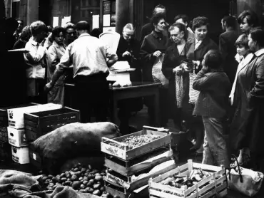 Obavy z nedostatku potravin po vpádu vojsk států Varšavské smlouvy do ČSSR vedly k tvoření front, vážnější nedostatky v zásobování obyvatelstva se však neobjevily. Státní okresní archiv v Olomouci.