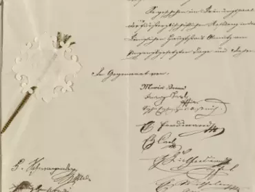 Poslední strana protokolu o průběhu aktu převzetí vlády v Rakouské říši císařem Františkem I. s podpisy přítomných tomuto aktu. Österreichischer Staatsarchiv, převzato z www: http://franzjoseph.staatsarchiv.at/1848-revolution-und-konterrevolution/.