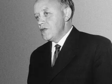 JUDr. et PhDr. Zdeněk Šprinc, CSc. (1919–1988), fotografie z 60. let 20. století. Působil mj. jako odborný pracovník Krajského vlastivědného muzea v Olomouci, po ztrátě zraku se stal členem Rady zrakově postižených v rámci Svazu invalidů v Olomouci.