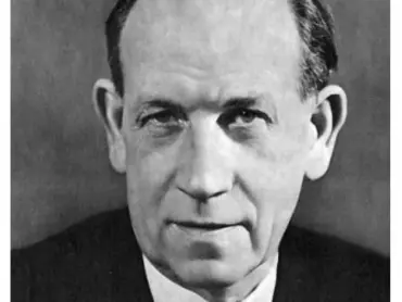 Antonín Zápotocký (1884–1957) se po návratu z koncentračního tábora stal v roce 1945 předsedou Ústřední rady odborů, členem předsednictva Ústředního výboru KSČ a poslancem Ústavodárného národního shromáždění, jemuž v létě 1946 předsedal.