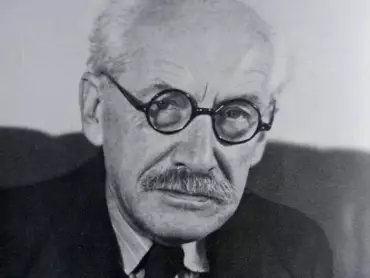 Historik, muzikolog, politik a publicista prof. PhDr. Zdeněk Nejedlý (1878–1962), od 4. dubna 1945 do 2. července 1946 ministr školství a osvěty. Foto Sláva Štochl. Převzato z publikace Renaty Svobodové a Slávy Štochla První vláda osvobozené Československé republiky, Praha 1945.