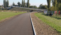Dvě městské části Olomouce propojuje nová cyklostezka s lávkou přes železniční trať