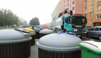 Modernizace nakládání s odpady pokračuje. Na Nových Sadech jsou nové polopodzemní kontejnery