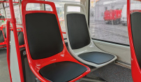 Lepší čistotu a údržbu zajistí v tramvajích plastové sedačky