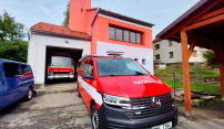 Nové auto jménem Karel už slouží dobrovolným hasičům z Lošova