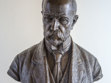 Josef Václav Pekárek (1873–1930): Busta prezidenta ČSR Tomáše Garrigua Masaryka, bronz, 1920, umístěna v zasedací místnosti olomoucké radnice | Foto: Jan Andreáš