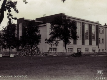 Stavba olomoucké sokolovny, otevřené v červenci 1928, nyní budova Tělocvičné jednoty SOKOL, třída 17. listopadu 1. | Zdroj: www.sokololomouc.cz
