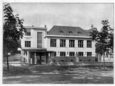 Studentský domov v Olomouci, nyní Dům dětí a mládeže Olomouc, třída 17. listopadu 47. Výroční zpráva české státní reálky za rok 1927/1928. 