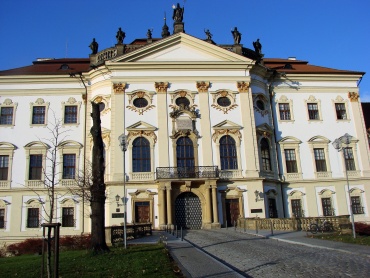 Prelatura bývalého premonstrátského kláštera Hradiska u Olomouce, nyní sídla Vojenské nemocnice Olomouc. Foto Jiří Fiala.