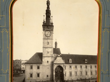 Olomoucká radnice (ještě před novogotickou úpravou v letech 19002–1904) s orlojem. Kolem roku 1900. | © Státní okresní archiv Olomouc
