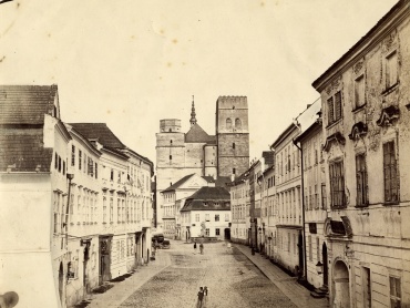 Pohled do ulice 8. května (dříve Česká ulice) s kostelem sv. Mořice. Říjen 1863. | © Státní okresní archiv Olomouc