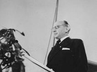 Náměstek předsedy vlády premiéra Klementa Gottwalda PhDr. Petr Zenkl v roce 1947 při projevu u příležitosti 50. výročí založení ČSNS.