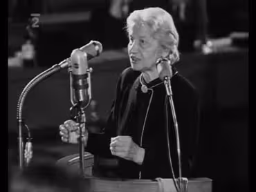 Františka (Fráňa) Zemínová, snímek z procesu s Miladou Horákovou (31. května – 8. června 1850), v němž byla Zemínová odsouzena ke 20 letům vězení, v roce 1960 byla amnestována.