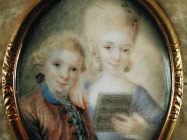 Wolfgang Amadeus a Marie Anna Mozartovi, miniatura na slonovině, 60. léta 18. století. Internationale Stiftung Mozarteum, Salzburg.