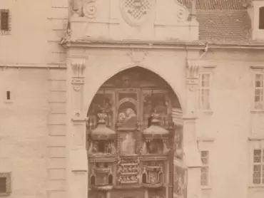Fotografie orloje pořízená olomouckým fotografem Sigmundem Wasservogelem (1846–1909), před rokem 1898. Státní archiv v Olomouci, Archiv města Olomouce, fond M-8-34 Sbírka obrazového materiálu a fotografií Olomouc, inv. č. 3246.