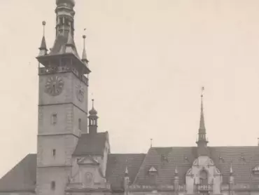 Olomoucká radnice s orlojem, fotografie z roku 1940. Státní archiv v Olomouci, Archiv města Olomouce, fond M-8-34 Sbírka obrazového materiálu a fotografií Olomouc, inv. č. 2461.
