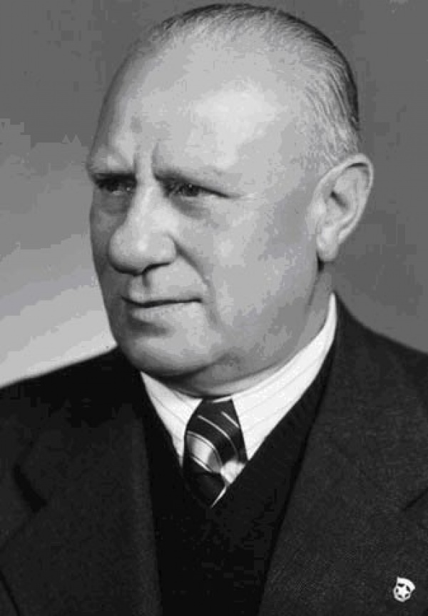 Václav Nosek, v letech 1945–1953 ministr vnitra vlád ČSR. 