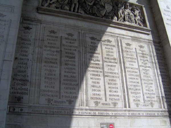 Jméno generála Józefa Zajaczka (ZAyONSCHECK) na Vítězném oblouku v Paříži (Arc de Triomphe de l’Étoile nebo jen Arc de Triomphe), jejž dal postavit francouzský císař Napoleon I. Bonaparte (1769–1821) na paměť svého vítězství v bitvě u Slavkova 2. prosince 1805. Vítězný oblouk byl vybudován na základě projektu architekta Jeana François-Thérèse Chalgrina (1739–1811) v letech 1806–1836 uprostřed náměstí Place Charles-de-Gaulle (dříve Place de l’Étoile) na západním konci pařížského bulváru Avenue des Champs-Élysées.