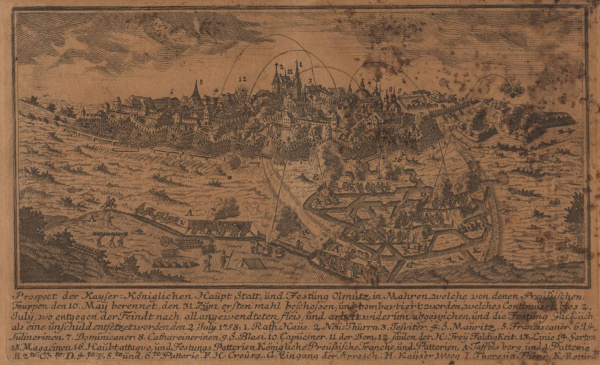 Prospekt cís.-královského hlavního města a pevnosti Olomouce na Moravě, jež byla pruskými sbory 10. května obležena, 31. byla poprvé ostřelována a bombardováma, což pokračovalo do 2. července, kdy jí bylo od nepřítele po vytrvalé píli a práci opět ulehčeno a pevnost byla šťastně jako nevinná 2. července 1758 osvobozena. 1. radnice, 2. Nová věž, 3. jezuité, 4. sv. Mořic, 5. františkáni, 6. voršilky, 7. dominikáni, 8. kateřinky, 9. sv. Blažej, 10. kapucíni, 11. dóm, 12. sloup Nejsvětější Trojice, 13. linie, 14. zahrada, 15. sklady, 16. hlavní útok a pevnostní baterie, královský pruský zákop a baterie, A. Tabulový vrch a první baterie, B. druhá, C. třetí, D. čtvrtá, E. pátá a 6. baterie, F. sv. Kříž, G. vstup do přibližovacích zákopů, H. císařská cesta, I. Terezská brána, K. – latríny. – Na rubu papírového listu vpravo nahoře perem psaný český text: „Nalezeno v cínovém válci v sousoší sv. Trojice při opravě roku 1926. V Olomouci 9. prosince 1926. V. Nešpor, archivář. “ Státní okresní archiv v Olomouci, Archiv města Olomouce, fond M 8-34 Sbírka obrazového materiálu a fotografií Olomouc, inv. č. 23. http://digi.archives.cz/da/permalink?xid=6BD4CBF976D54CC18A4FFB944BDA3EE0&scan=1